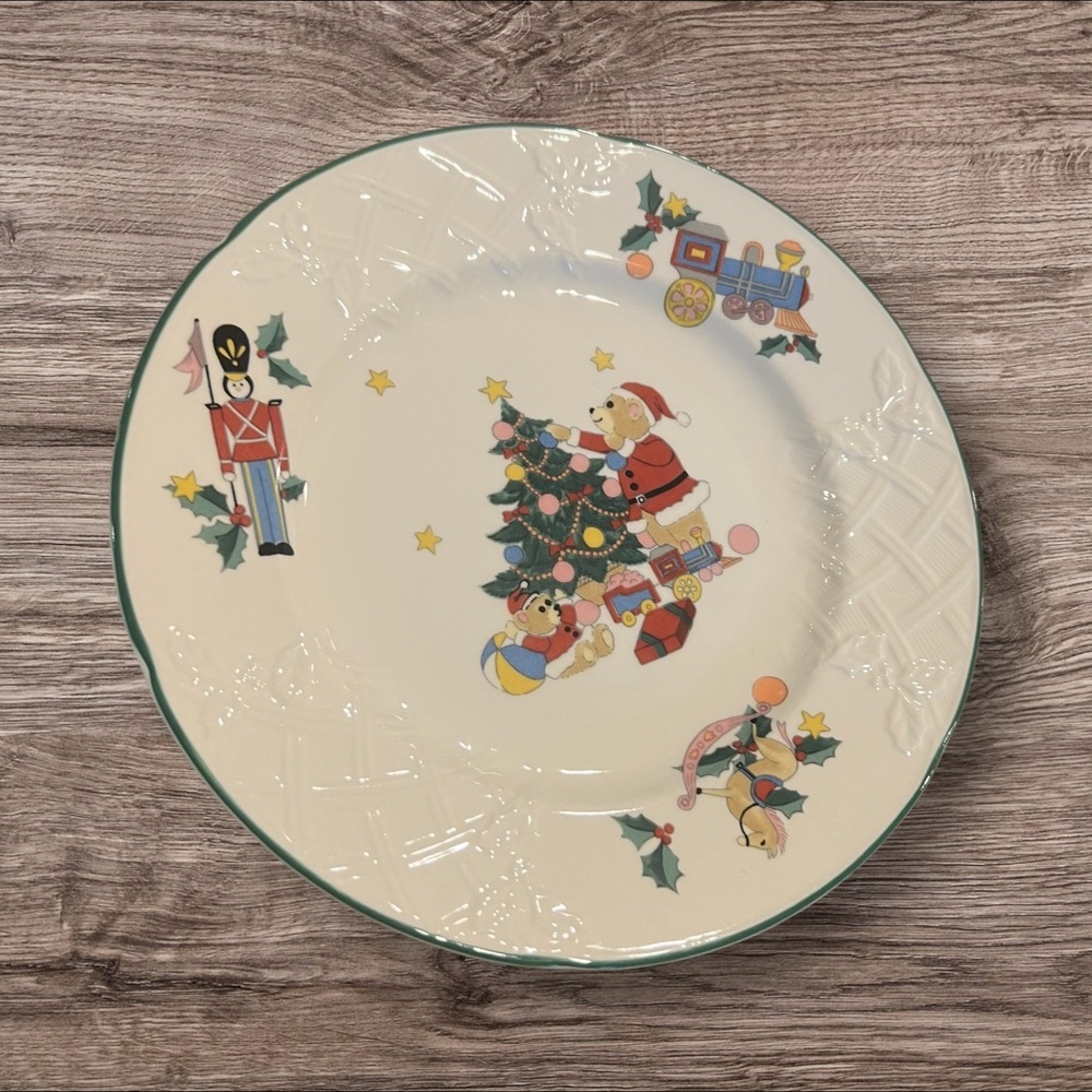Mikasa English Countryside Magical Eve Christmas Plate Bear Train Nutcracker